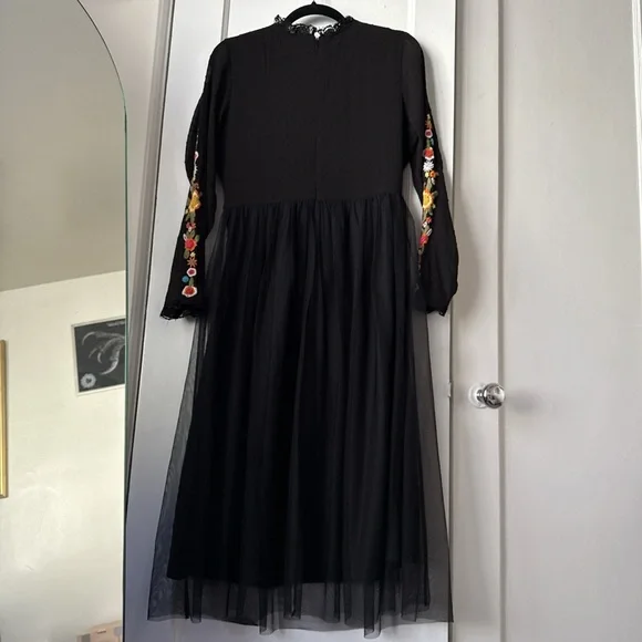 ModCloth Floral Embroidered Black Dress - Picture 4 of 6
